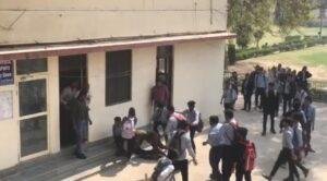 आगरा18फरवरी*आगरा कॉलेज बना अखाड़ा छात्र-छात्राओं के बीच हुई मारपीट, आगरा18फरवरी*आगरा कॉलेज बना अखाड़ा छात्र-छात्राओं के बीच हुई मारपीट,