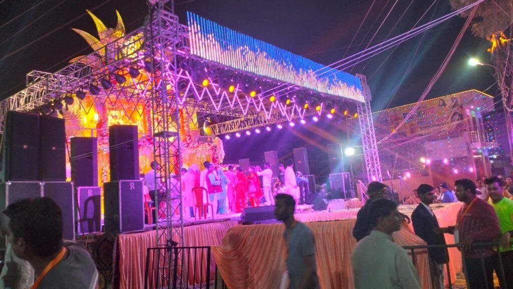 कानपुर20फरवरी*कल्यानपुर में नई शिवली रोड पर चल रहे जागरण अव्यवस्था  में भीड़ बेकाबू।