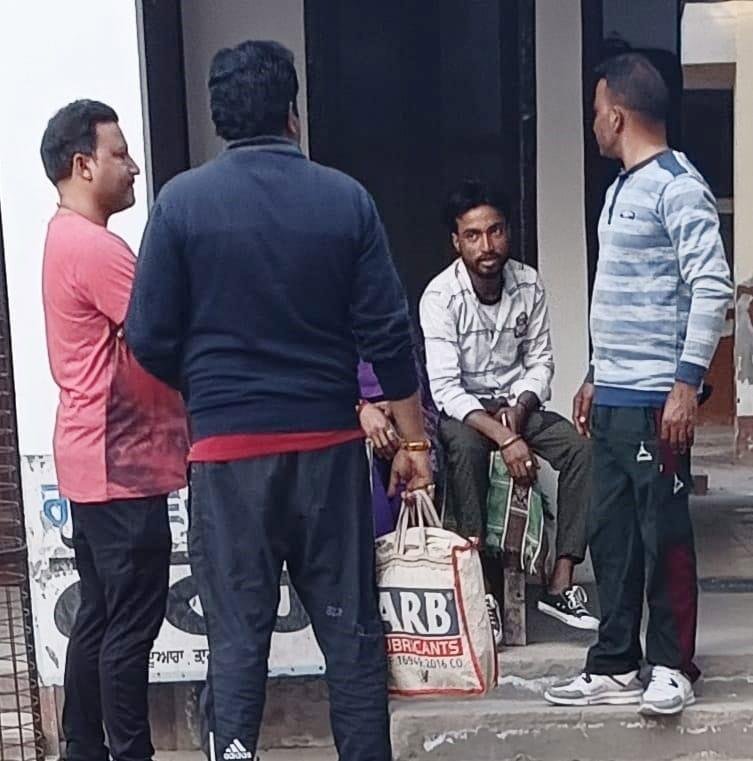 पंजाब 20 फरवरी *न्यायाधीश लखबीर सिंह की अदालत ने मारपीट के पांच आरोपियों को 3-3 वर्ष की कैद हर्जाने की सजा सुनाई पंजाब 20 फरवरी *न्यायाधीश लखबीर सिंह की अदालत ने मारपीट के पांच आरोपियों को 3-3 वर्ष की कैद हर्जाने की सजा सुनाई