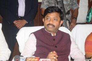 कानपुर20फरवरी* जनपद भ्रमण के दौरान विकास भवन के सभागार में मंत्री नन्दी जी ने उद्यमियों के साथ बैठक की गई। कानपुर20फरवरी* जनपद भ्रमण के दौरान विकास भवन के सभागार में मंत्री नन्दी जी ने उद्यमियों के साथ बैठक की गई।