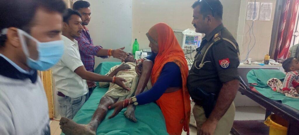 औरैया20फरवरी*पुलिस ने पेस की मानवता की मिसाल सड़क हादसे में घायल बुजुर्ग को पहुंचाया अस्पताल , औरैया20फरवरी*पुलिस ने पेस की मानवता की मिसाल सड़क हादसे में घायल बुजुर्ग को पहुंचाया अस्पताल ,