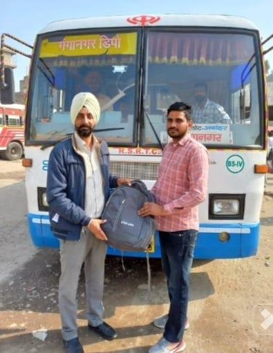 पंजाब 25 फरवरी *रोडवेज के कंडक्टर ड्राईवर ने ईमानदारी दिखाते हुए एडवोकेट कुलदीप सिंह राजपुरा का बैग लौटाया