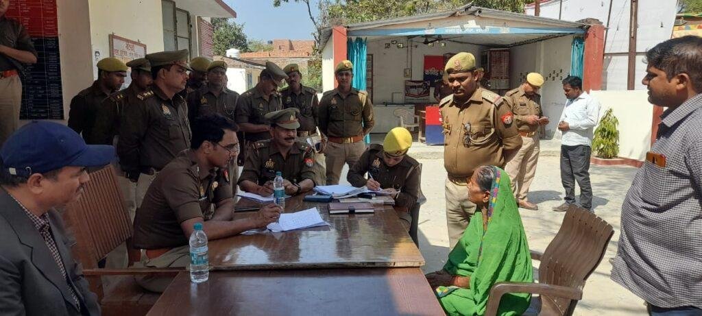 भदोही25फरवरी*जनपद के समस्त थानों पर "थाना समाधान दिवस" का आयोजन कर फरियादियों को त्वरित न्याय का प्रयास*