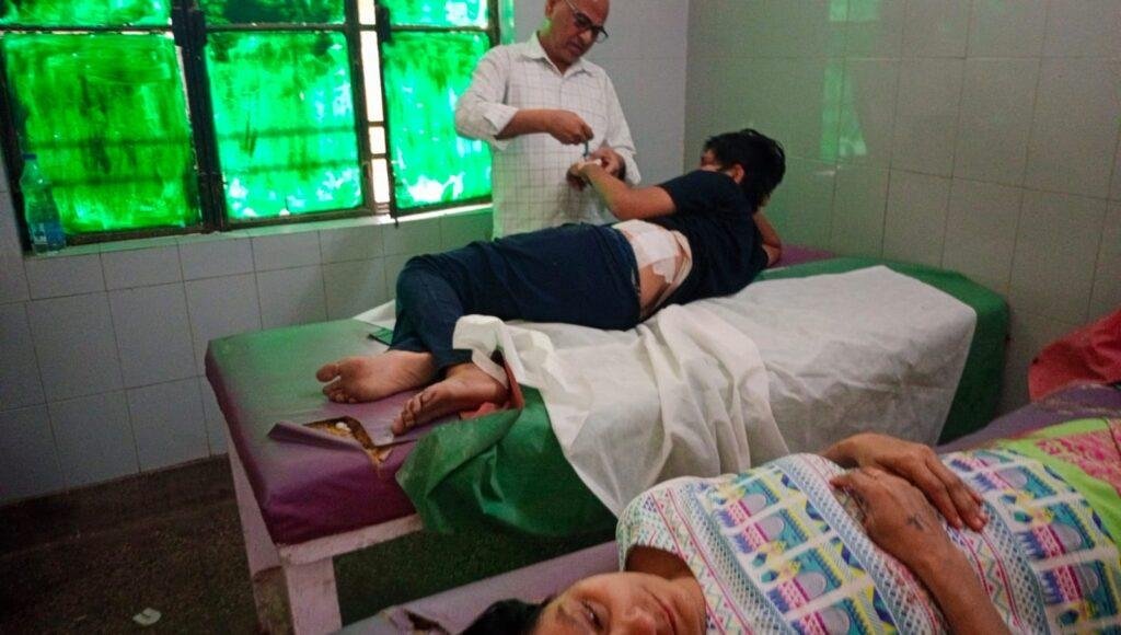 *ब्रेकिंग न्यूज़ औरैया* 26 फरवरी* आपसी रंजिश के चलते युवक ने महिला व उसके पुत्र के ऊपर किया चाकू से हमला,