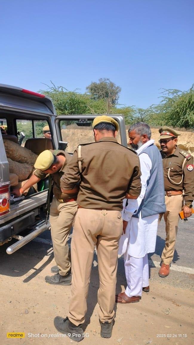 चित्रकूट26फरवरी*राजापुर थाना एवं सरधुवा थाना संयुक्त पुलिस टीमों ने चलाया सघन वाहन चेकिंग अभियान।