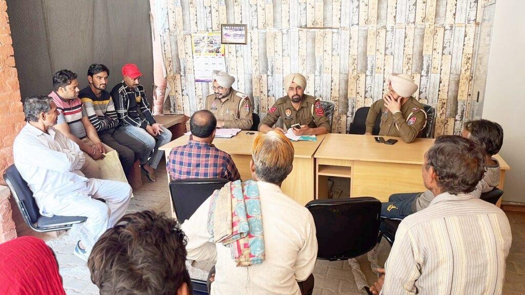 पंजाब27फरवरी*नगर थाना 2 मेें लोगों की समस्याएं सुनी व 35 के करीब शिकायतों का निपटारा किया गया पंजाब27फरवरी*नगर थाना 2 मेें लोगों की समस्याएं सुनी व 35 के करीब शिकायतों का निपटारा किया गया