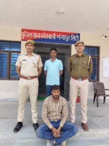 सवाई माधोपुर 15 मार्च* अध्यापिका के घर हुई नगदी एवं जेवरात चोरी के संबंध में पुलिस ने किया एक गिरफ्तार। सवाई माधोपुर 15 मार्च* अध्यापिका के घर हुई नगदी एवं जेवरात चोरी के संबंध में पुलिस ने किया एक गिरफ्तार।