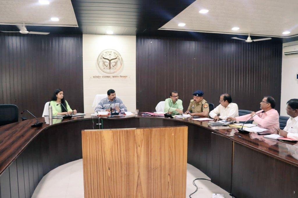 चित्रकूट 15 मार्च* विद्युत कर्मचारियों द्वारा प्रस्तावित हड़ताल के दृष्टिगत डीएम ने बैठक कर आवश्यक दिशा निर्देश दिए।