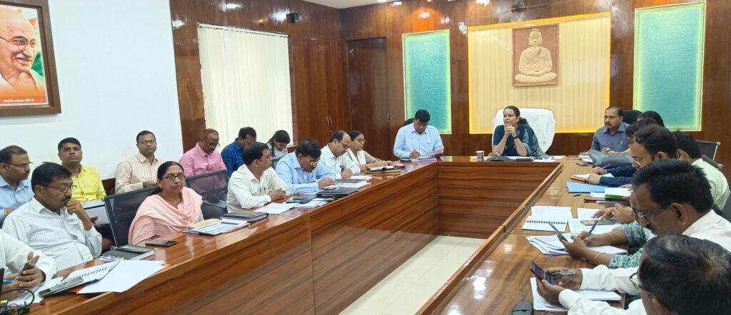 कुशीनगर 15 मार्च* आईजीआरएस के सत प्रतिशत निस्तारण हेत सीडीओ ने दिए निर्देश। कुशीनगर 15 मार्च* आईजीआरएस के सत प्रतिशत निस्तारण हेत सीडीओ ने दिए निर्देश।