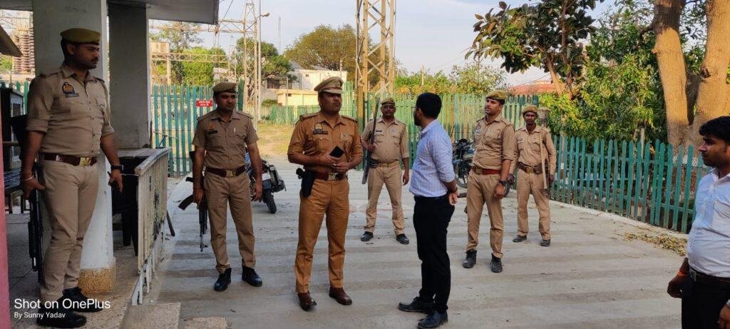 कन्नौज 15 मार्च* पुलिस अधीक्षक के निर्देशन में शांति व सुरक्षा व्यवस्था बनाए रखने हेतु पैदल गस्त कर संदिग्ध वाहन व व्यक्तियों की चेकिंग की गई।
