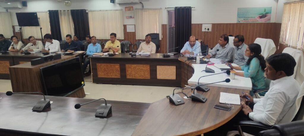 हाथरस 15 मार्च* हाथरस महोत्सव को भव्य एवं आकर्षक ढंग से आयोजित कराए जाने के संबंध में डीएम ने दिए दिशा निर्देश