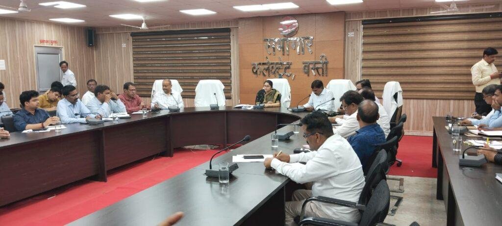 बस्ती 21 मार्च* 27 एवं 29 मार्च को संपन्न होने वाले मकोड़ा धाम महोत्सव के संबंध में डीएम ने दिए आवश्यक दिशा निर्देश। बस्ती 21 मार्च* 27 एवं 29 मार्च को संपन्न होने वाले मकोड़ा धाम महोत्सव के संबंध में डीएम ने दिए आवश्यक दिशा निर्देश।