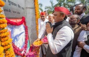 नोएडा 24 मार्च *प्रखर चिंतक एवं समाजवादी विचारक डॉ. राम मनोहर लोहिया जी की जयंती पर शत शत नम- अखिलेश यादव