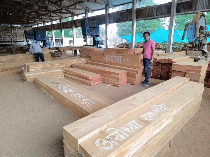 Ram Mandir Ayodhya: राम मंदिर बनाने में हो रहा खास तरह की लकड़ी का इस्तेमाल, जानें- किस राज्य से मंगाई जा रही