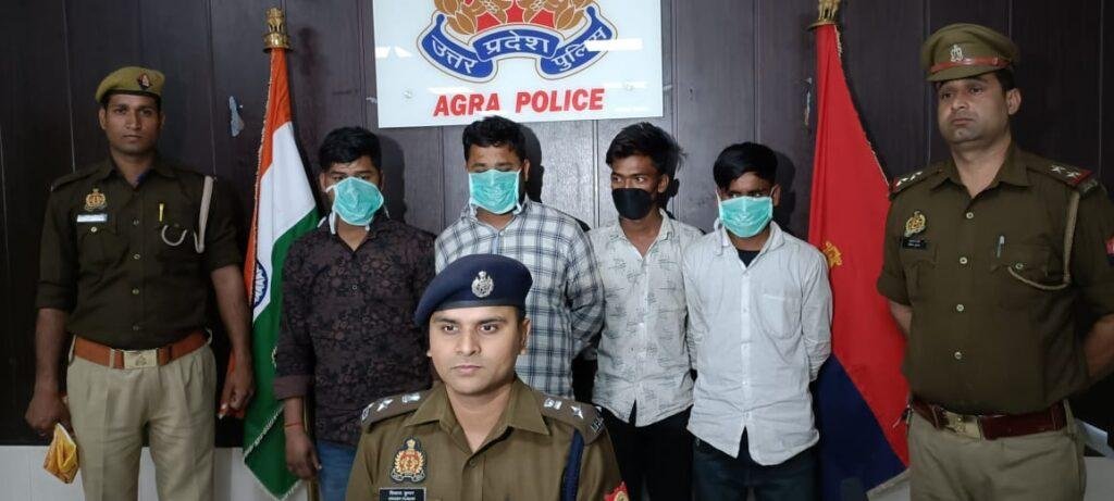 आगरा01मार्च*मोबाइल व मोटरसाइकिल पर चैन स्नैचिंग करने वाले गिरोह का पर्दाफाश।