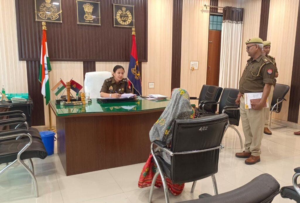 चित्रकूट201मार्च*पुलिस अधीक्षक महोदया द्वारा पुलिस कार्यालय में की जनसुनवाई, शिकायतों के त्वरित निस्तारण हेतु सम्बन्धित को दिए निर्देश*