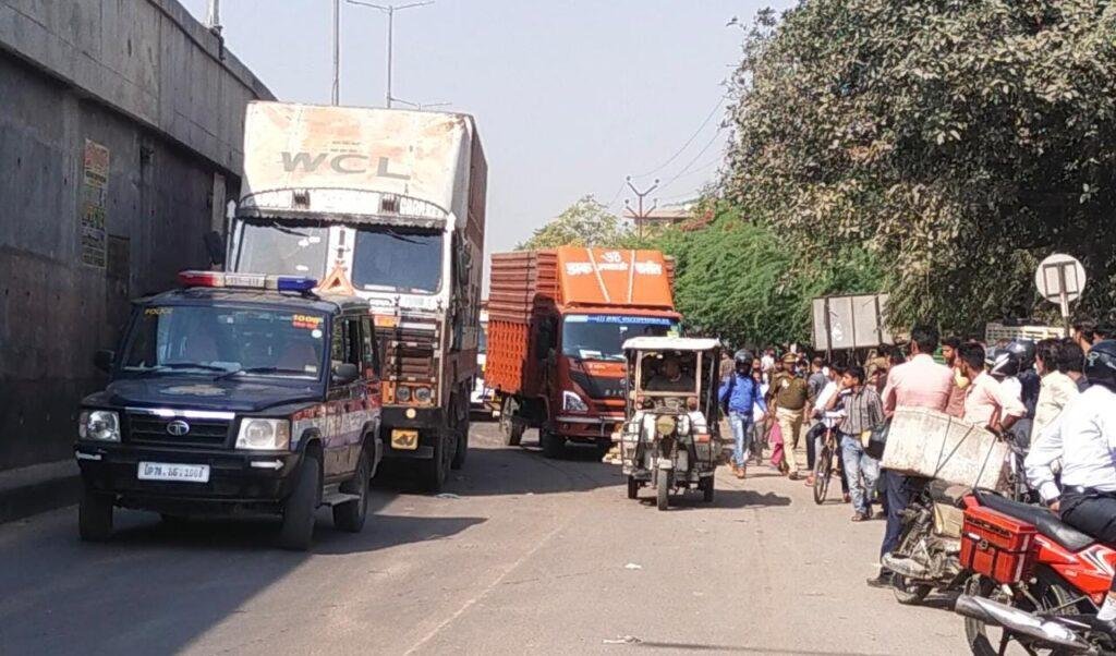 कानपुर2मार्च*नेशनल हाईवे पर सड़क पार कर रहे बुजुर्ग को तेज रफ्तार कंटेनर ने रौंदा मौके पर ही मौत।
