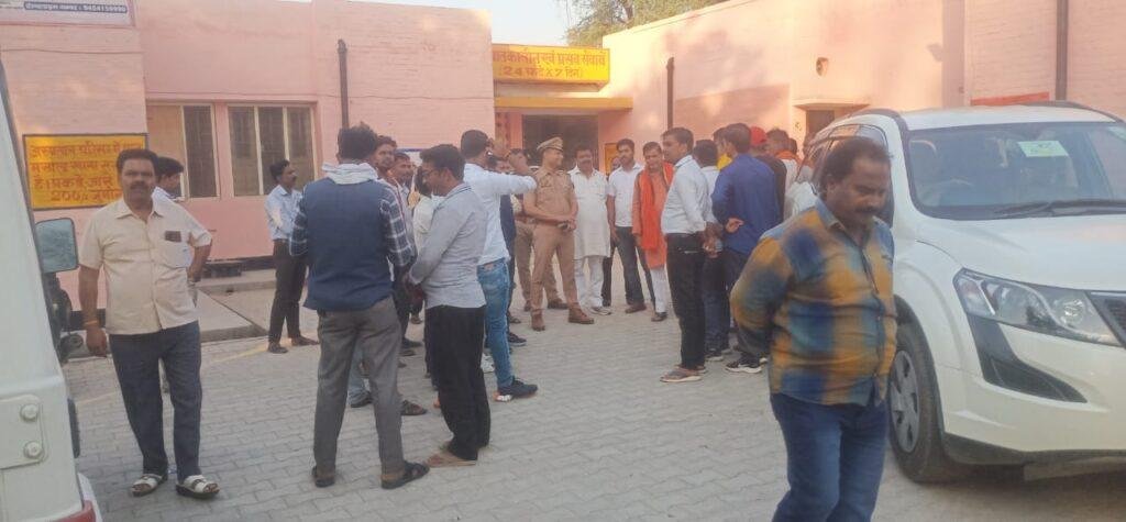 रायबरेली04मार्च*मधुमक्खी के हमले से एक अधेड़ की मौत,आठ लोग हुए घायल