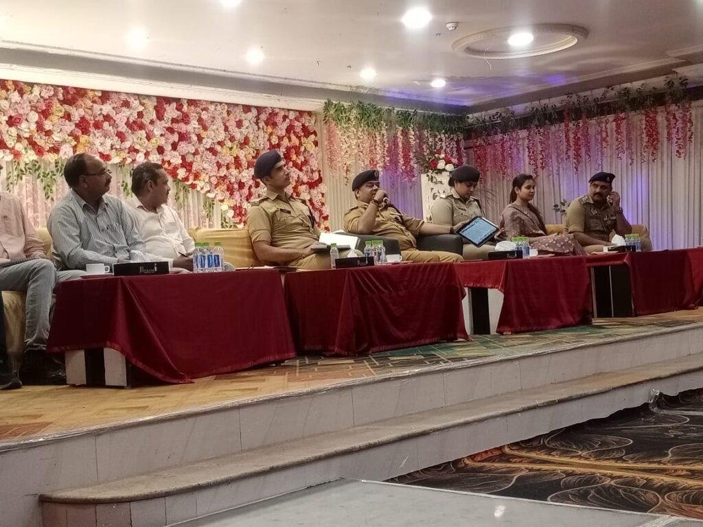 कानपुर04मार्च*आगामी त्योहारों को लेकर जेसीपी ने बैठक की।*