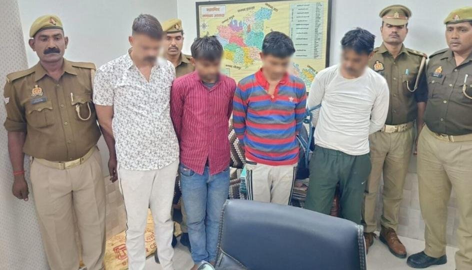 आगरा05मार्च*‘मनोहर हत्याकांड’ का खुलासा, आरोपी गिरफ्तार तालाब में फेंका डीवीआर आगरा05मार्च*‘मनोहर हत्याकांड’ का खुलासा, आरोपी गिरफ्तार तालाब में फेंका डीवीआर