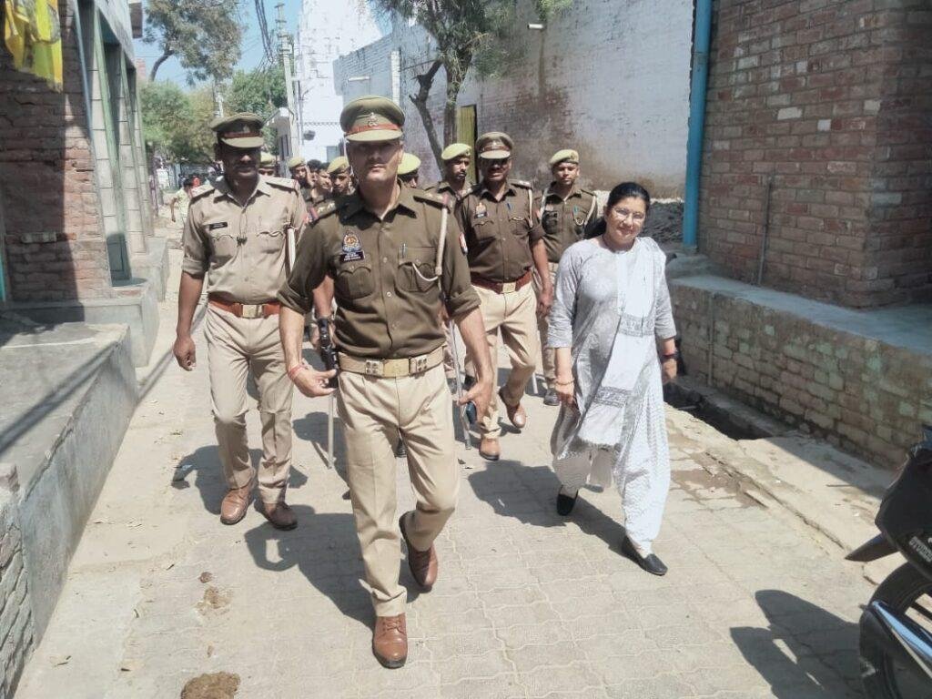 मथुरा उ0प्र0*आगामी त्यौहारों को देखते हुए प्रसाशन भी अपनी तैयारियों में लगा हैं