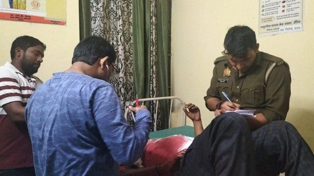 औरेया 10 मार्च*डेरी से दूध देकर मोटरसाइकिल से घर लौट रहे युवक को मारी गोली। औरेया 10 मार्च*डेरी से दूध देकर मोटरसाइकिल से घर लौट रहे युवक को मारी गोली।
