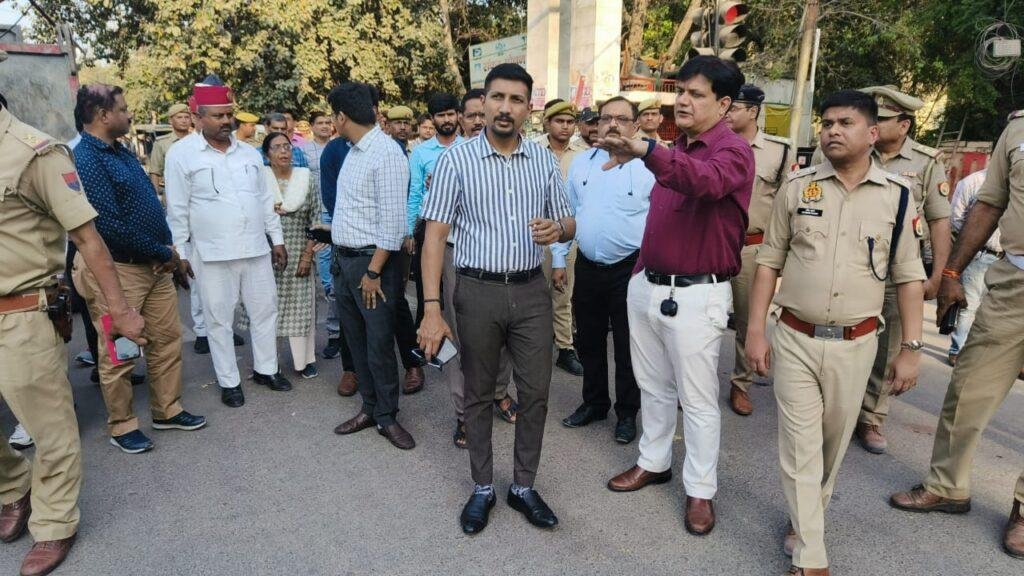 कानपुर नगर10मार्च*गंगा मेला के दृष्टिगत जिलाधिकारी ने सरसैया घाट मेला स्थल का निरीक्षण किया। कानपुर नगर10मार्च*गंगा मेला के दृष्टिगत जिलाधिकारी ने सरसैया घाट मेला स्थल का निरीक्षण किया।