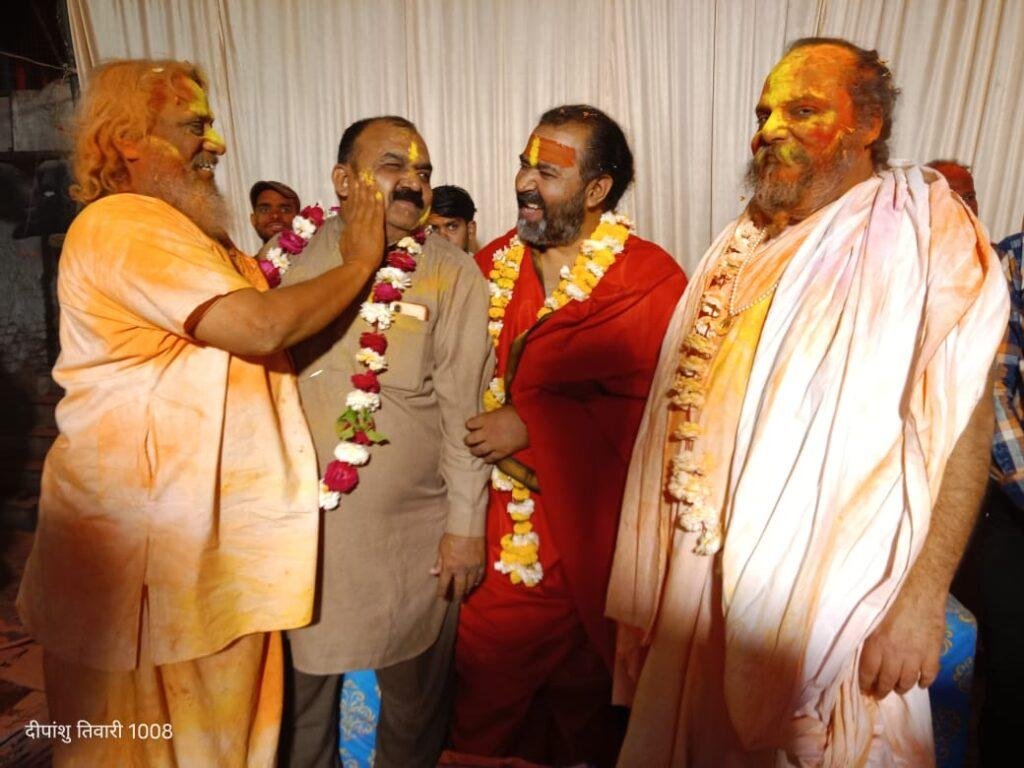 कानपुर13मार्च* प्रसिद्ध पंचमुखी हनुमान मंदिर पनकी प्रांगण में होली मिलन समारोह का आयोजन सम्पन्न हुआ l*