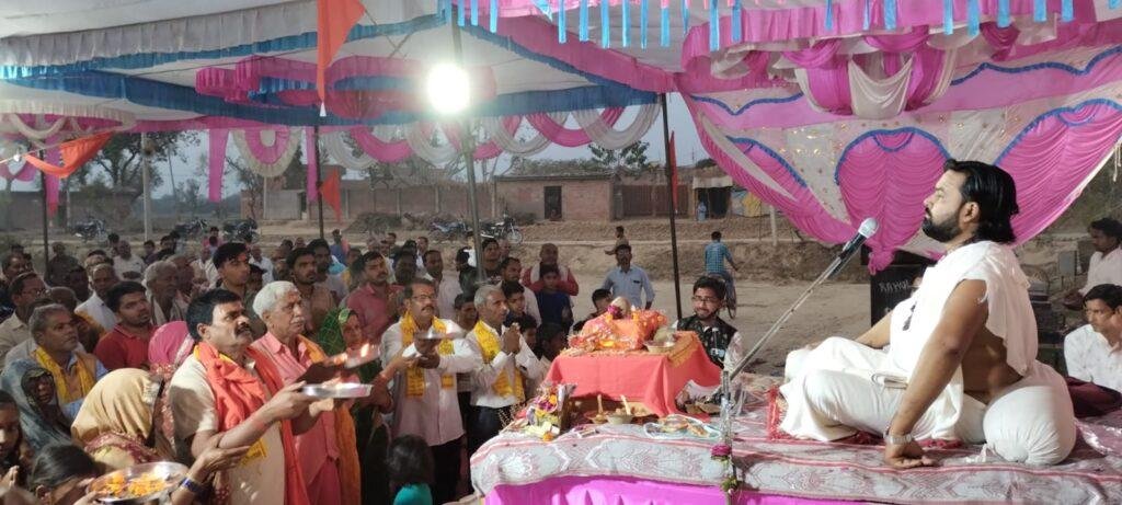 कौशाम्बी14माच*संगीतमई धुन में कादीपुर में हो रही है भागवत कथा* कौशाम्बी14माच*संगीतमई धुन में कादीपुर में हो रही है भागवत कथा*