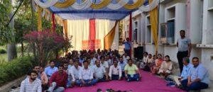 कानपुर नगर 15 मार्च*ऊर्जा मंत्री के साथ हुए समझौते को लागू कराने हेतु बिजली कर्मियों ने प्रांतव्यापी कार्य बहिष्कार शुरू किया : कानपुर नगर 15 मार्च*ऊर्जा मंत्री के साथ हुए समझौते को लागू कराने हेतु बिजली कर्मियों ने प्रांतव्यापी कार्य बहिष्कार शुरू किया :