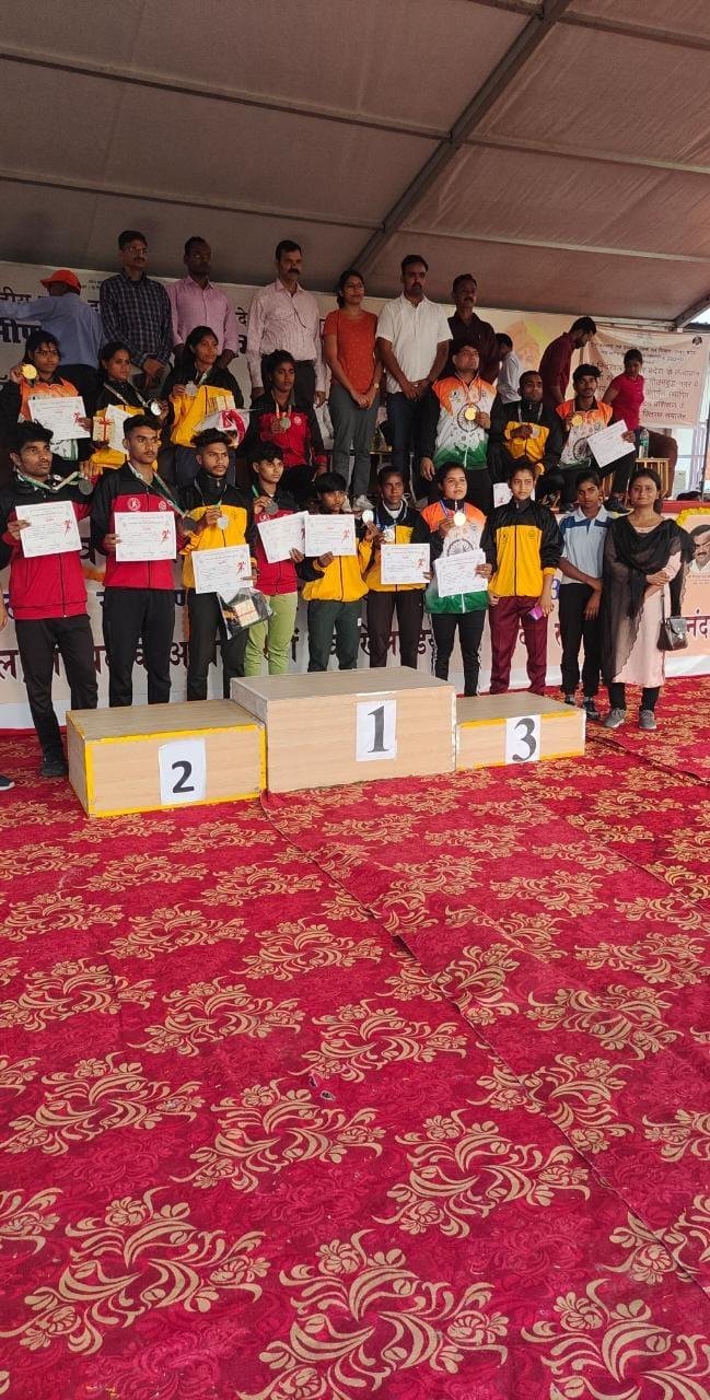 कौशांबी 16 मार्च*राज्य स्तरीय खेल कूद प्रतियोगिता में शकुन ने वेट लिफ्टिंग में प्रथम स्थान प्राप्त कर जनपद का नाम रोशन किया*