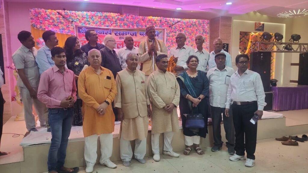 कानपुर नगर 17 मार्च*पेंशनर समाज ने मनाया होली मिलन समारोह,साथ ही कवि सम्मेलन मे लगाए ठहाके* कानपुर नगर 17 मार्च*पेंशनर समाज ने मनाया होली मिलन समारोह,साथ ही कवि सम्मेलन मे लगाए ठहाके*