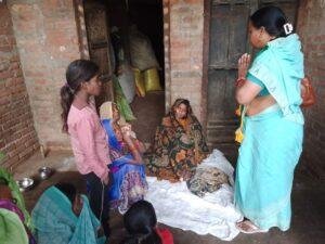 कानपुर 19 मार्च *आकाशीय बिजली के गिरने से जान गंवा बैठे मृतक के घर पहुंची कांग्रेस नेत्री ऊषा रानी कोरी* कानपुर 19 मार्च *आकाशीय बिजली के गिरने से जान गंवा बैठे मृतक के घर पहुंची कांग्रेस नेत्री ऊषा रानी कोरी*