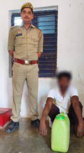 चित्रकूट 23 मार्च*चौकी सीतापुर पुलिस टीम ने एक अभियुक्त को 15 लीटर कच्ची शराब के साथ गिरफ्तार किया*