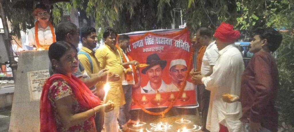 भागलपुर 23 मार्च *सरदार भगत सिंह सहादत समिति की ओर से बलिदान दिवस पर याद किए गए भगत सिंह राजगुरु एवं सुखदेव