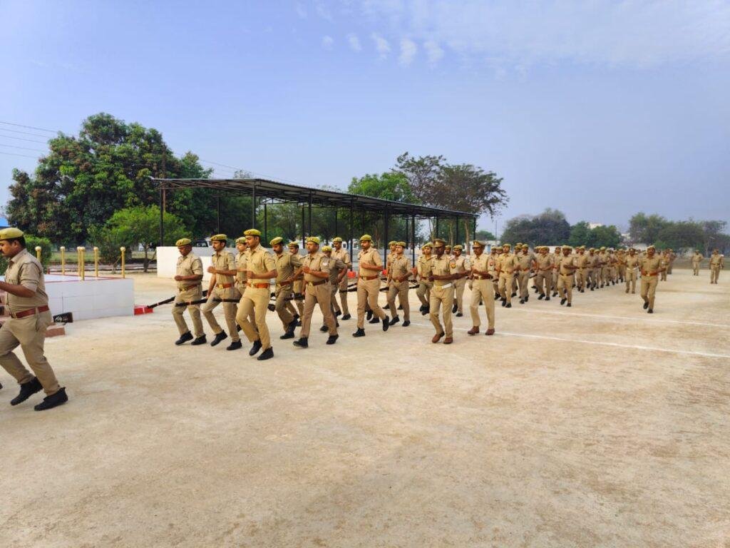 कौशांबी 24 मार्च*एसपी द्वारा, शुक्रवार की साप्ताहिक परेड की ली गई सलामी*