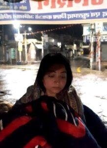 सूरतगढ़ 25 मार्चजून रात के डेढ बजे हैं तेज वर्षा प्लास्टिक तिरपाल के खुले हवाई टैंट में पूजा छाबड़ा । सूरतगढ़ 25 मार्चजून रात के डेढ बजे हैं तेज वर्षा प्लास्टिक तिरपाल के खुले हवाई टैंट में पूजा छाबड़ा ।