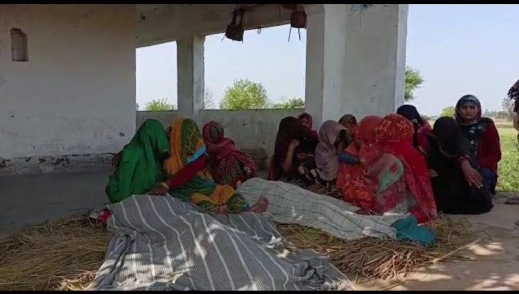 अलीगढ़ 25 मार्च* बुजुर्ग दंपति का मंदिर के समीप मिला शव इलाके में हड़कम्प, ग्रामीणों ने हत्या की जताई आशंका