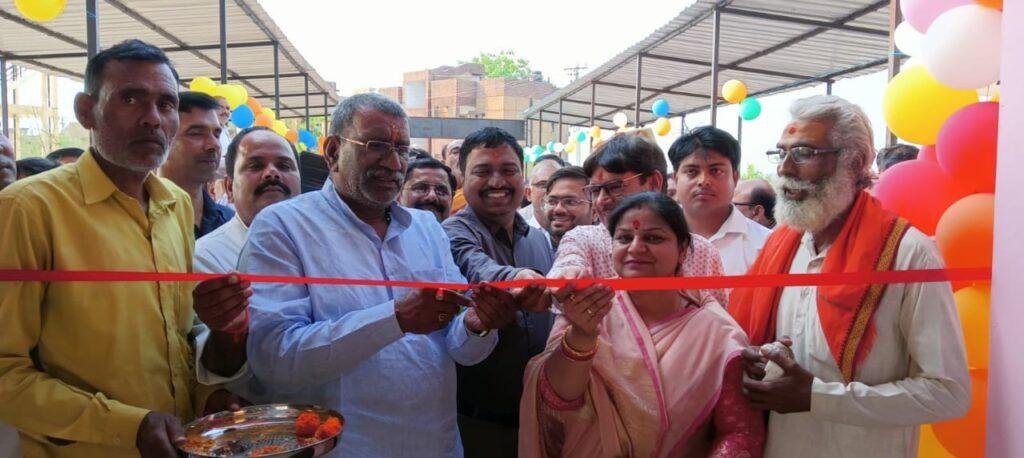 कौशांबी 25 मार्च*प्रभारी मंत्री ने टेंवा में नव-निर्मित ठोस अपशिष्ट प्रबन्धन केन्द्र का किया उद्घाटन*