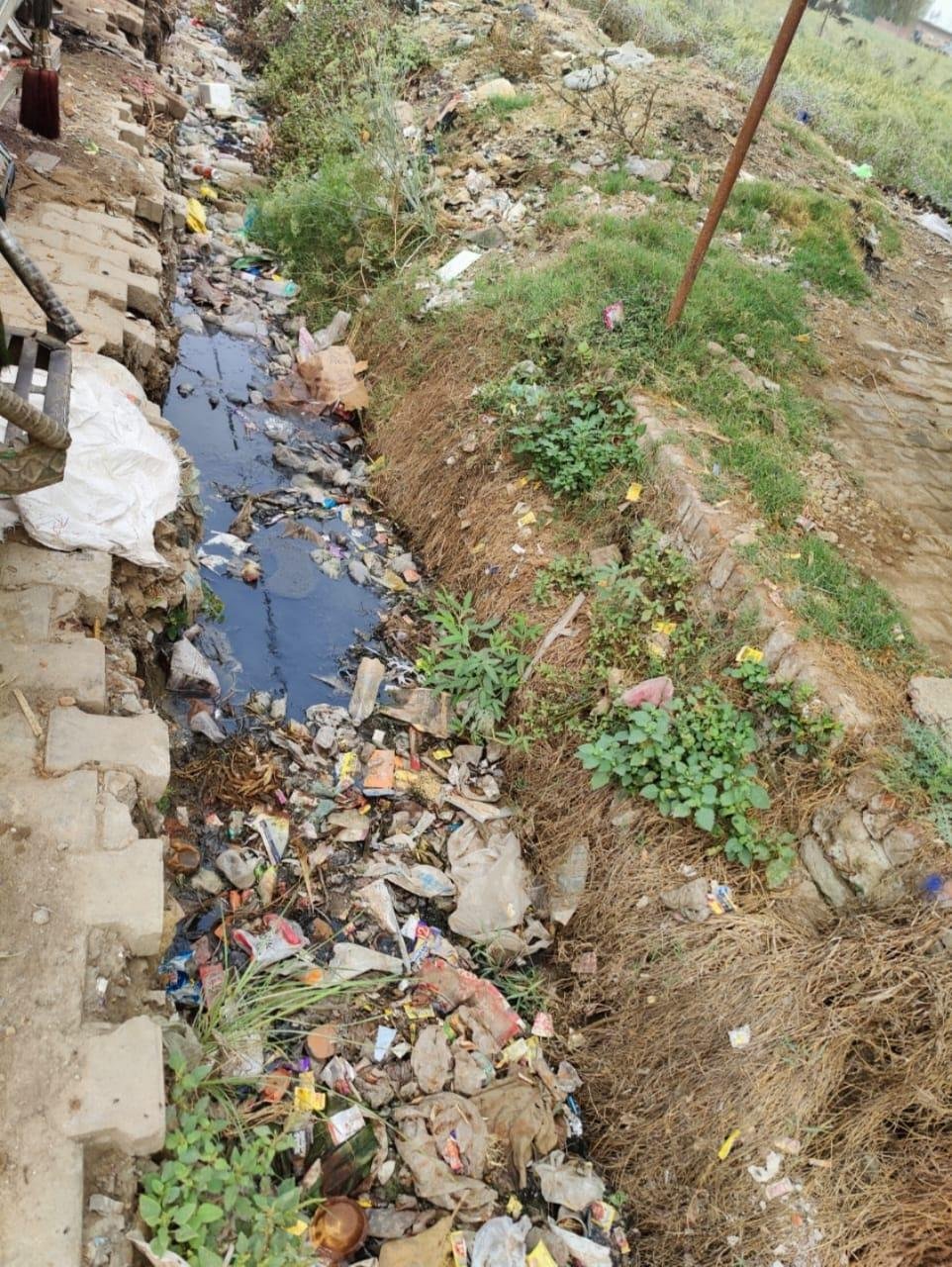 कौशांबी 25 मार्च*मोदी योगी की स्वच्छ भारत स्वस्थ भारत मिशन की धज्जियां उड़ा रहा है दबंग प्रधान*