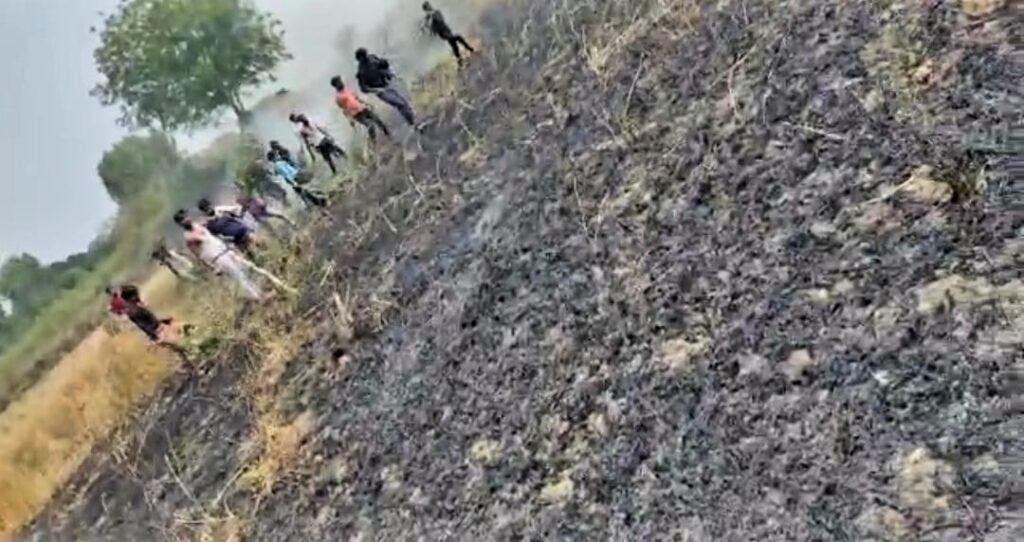 कौशांबी 26 मार्च*हाई वोल्टेज शॉर्ट सर्किट से लगी खेत में आग लाखों की फसल जलकर हुई खाक*