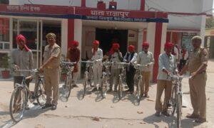 चित्रकूट 26 मार्च*थाना राजापुर में ग्राम प्रहरियों को वितरित की गयी साइकिल* चित्रकूट 26 मार्च*थाना राजापुर में ग्राम प्रहरियों को वितरित की गयी साइकिल*