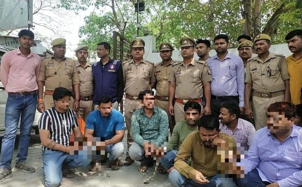 कानपुर नगर27मार्च*यूपी एसएसएससी की परीक्षा में कॉलेज प्रबंधक की सह पर परीक्षा दे रहे सॉल्वर गैंग के सात सदस्यों को पुलिस ने दबोच_*