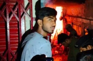 भागलपुर28मार्च*देर रात कपड़े की दुकान में लगी भीषण आग कई घंटे मशक्कत के बाद अग्निशमन की टीम ने आग पर पाया काबू।