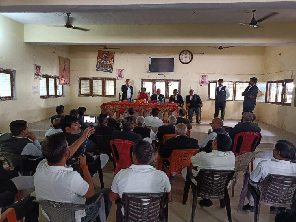 कौशाम्बी28मार्च*राज्य सरकार द्वारा अधिवक्ता एन एन मिश्रा को सम्मानित किए जाने पर अधिवक्ताओं ने किया सम्मान समारोह का आयोजन*