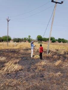 कौशाम्बी28मार्च*खेत में लगी आग फसल जलकर नष्ट*