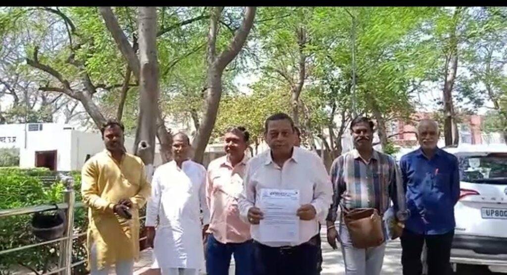 मथुरा29मार्च*संकल्प सेवा संस्था ने मंडल आयुक्त को सौंपा ज्ञापन*