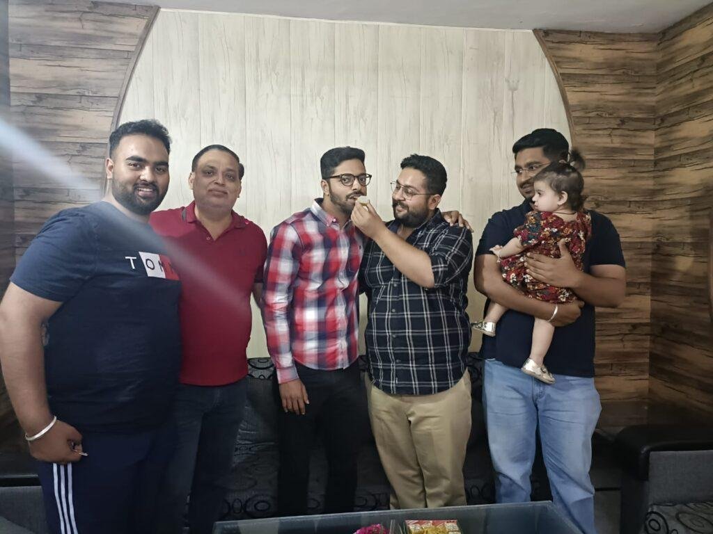 पंजाब31मार्च*बचपन के दोस्त एडवोकेट जीवनजोत बजाज के घर पहुंचे जज दानवीर, हुआ भव्य स्वागत