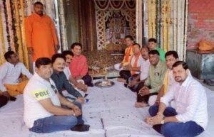 मथुरा 17 मार्च* गिलट आभूषण व्यवसायी समिति (रजि०) के तत्वावधान में वार्षिक शैल महोत्सव(हण्डा) का आयोजन भागवत सेवा संस्थान, कुसुम सरोवर, गोवेर्धन में हुआ । मथुरा 17 मार्च* गिलट आभूषण व्यवसायी समिति (रजि०) के तत्वावधान में वार्षिक शैल महोत्सव(हण्डा) का आयोजन भागवत सेवा संस्थान, कुसुम सरोवर, गोवेर्धन में हुआ ।