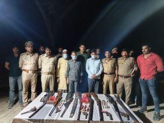 कौशाम्बी 25 मार्च * भगौडा इनामिया अपराधी अब्दुल कवि की तलाश मे दबिश अभियान जारी।